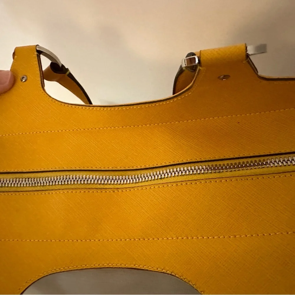 Salvatore Ferragamo summer satchel in great pre-owned condition - Picture 10 of 16